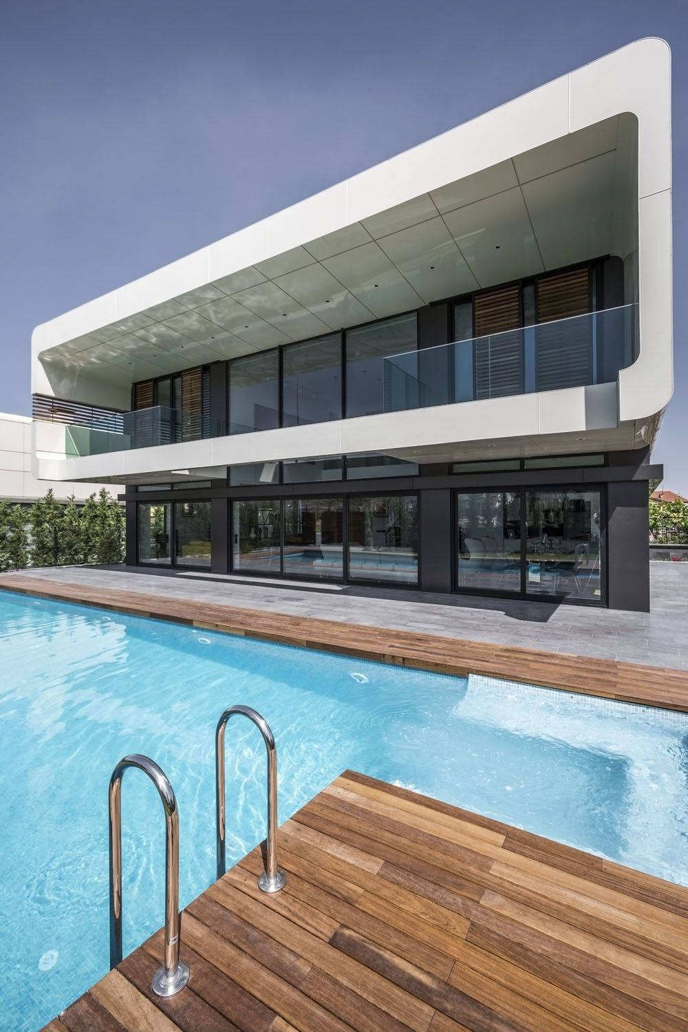 Modern House Swimming Pool Wallpaper