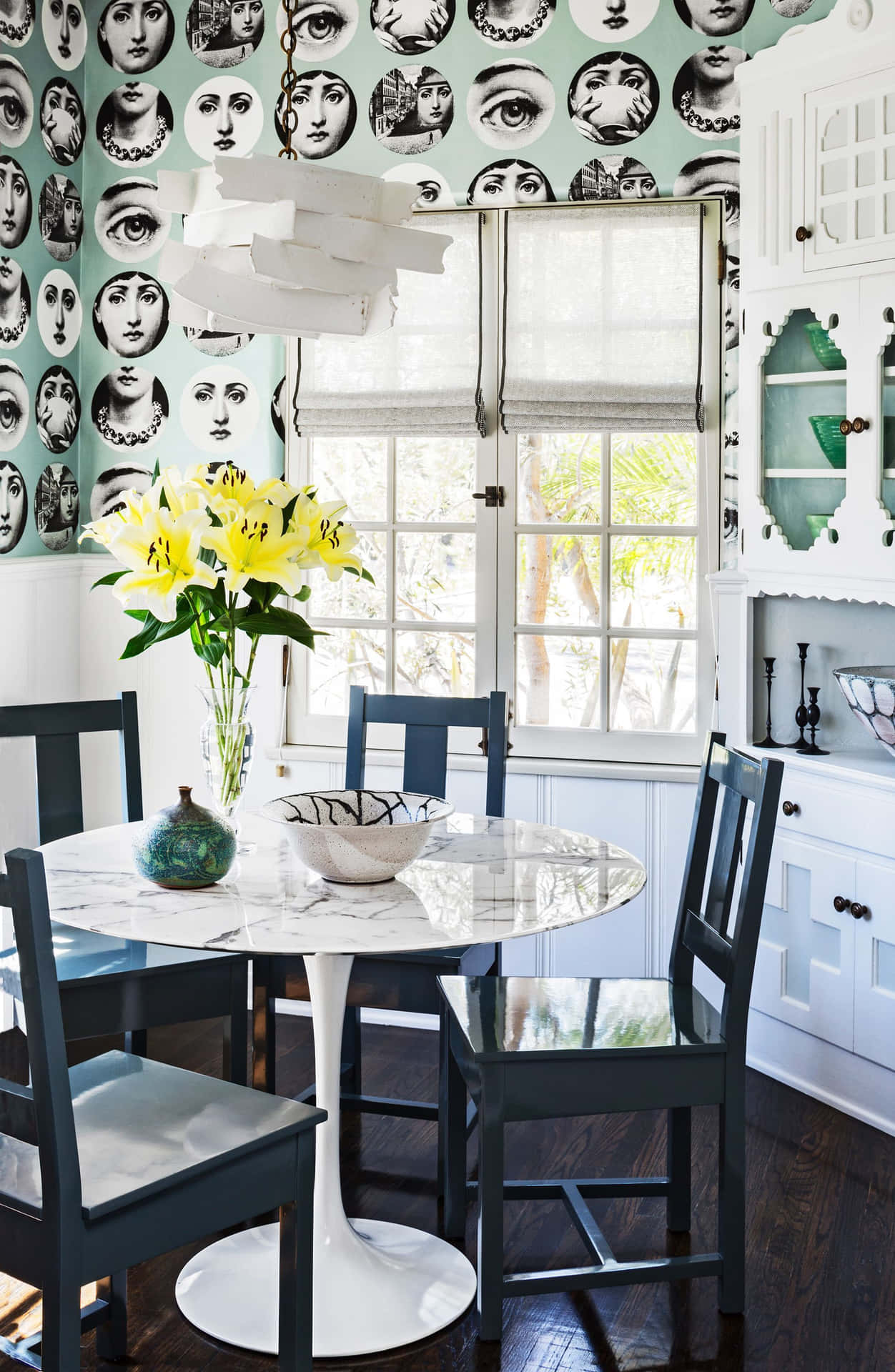 A Dining Room With A Table And Chairs Wallpaper