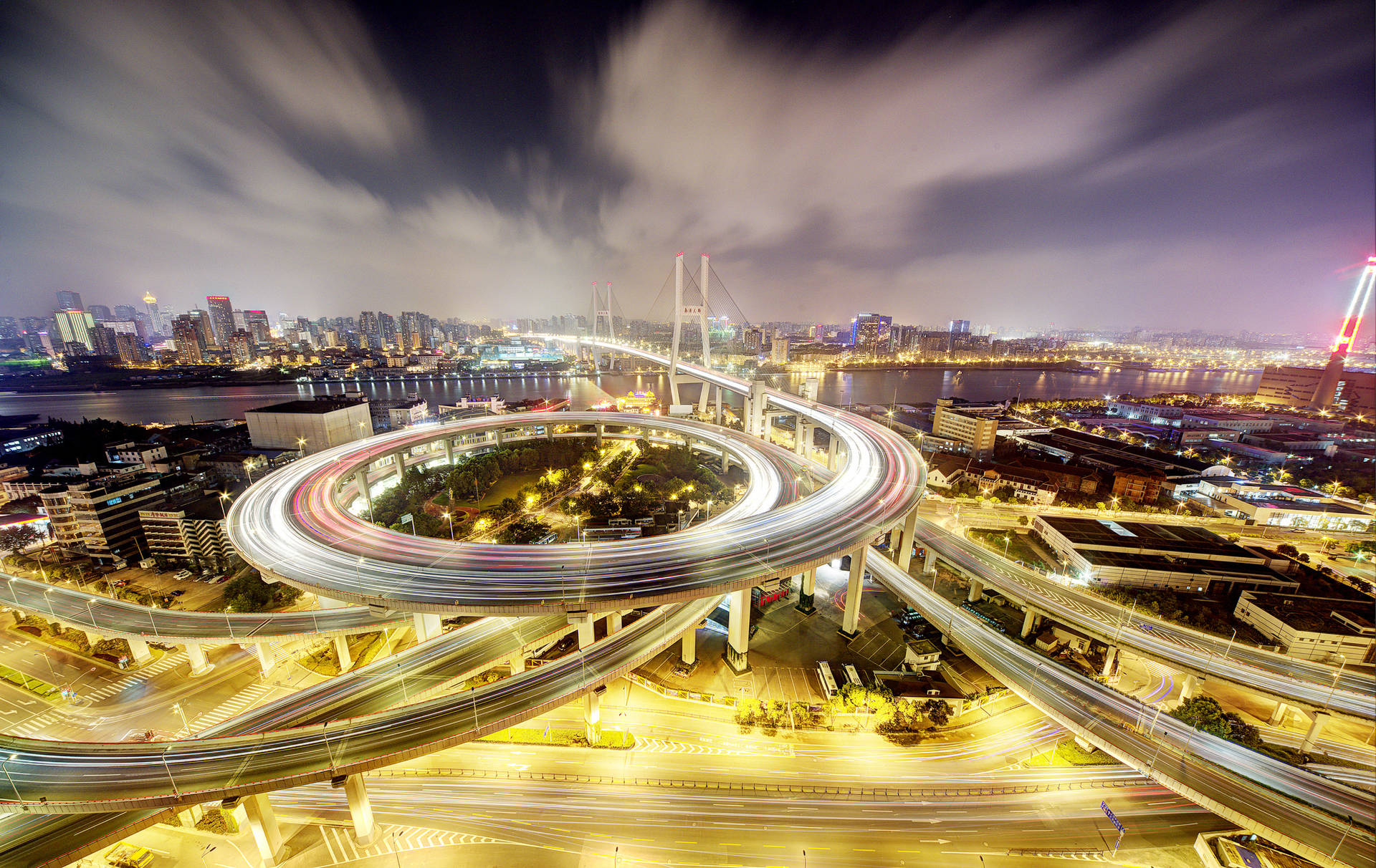 Puenteen Espiral Moderno En Shanghai Fondo de pantalla