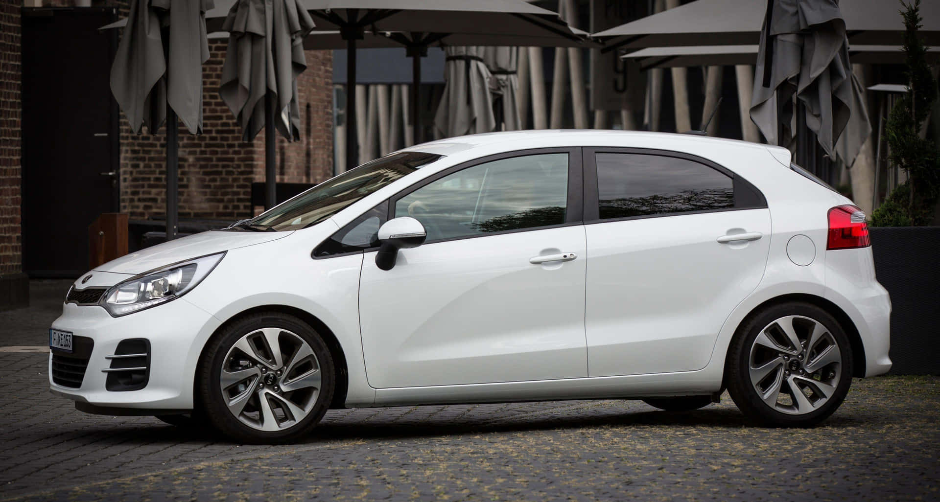 Modern Style Meets Efficiency In A Vibrant Red Kia Rio. Wallpaper