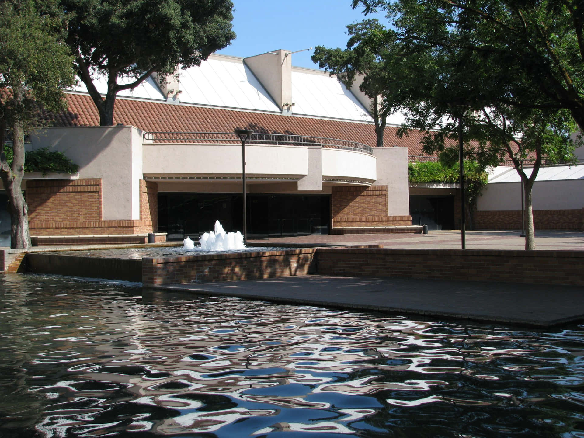 Modesto Civic Center Plaza Fountain Wallpaper