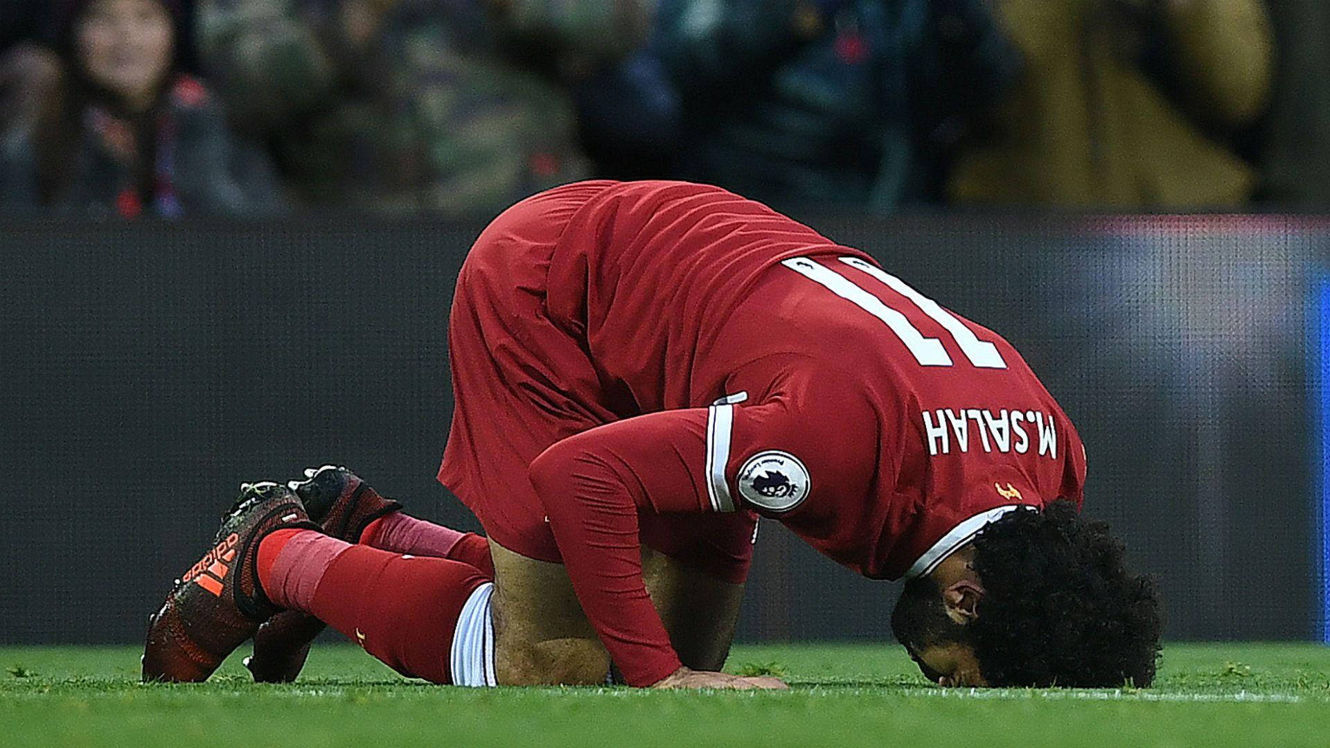 Mohamed Salah Inchinandosi Sfondo