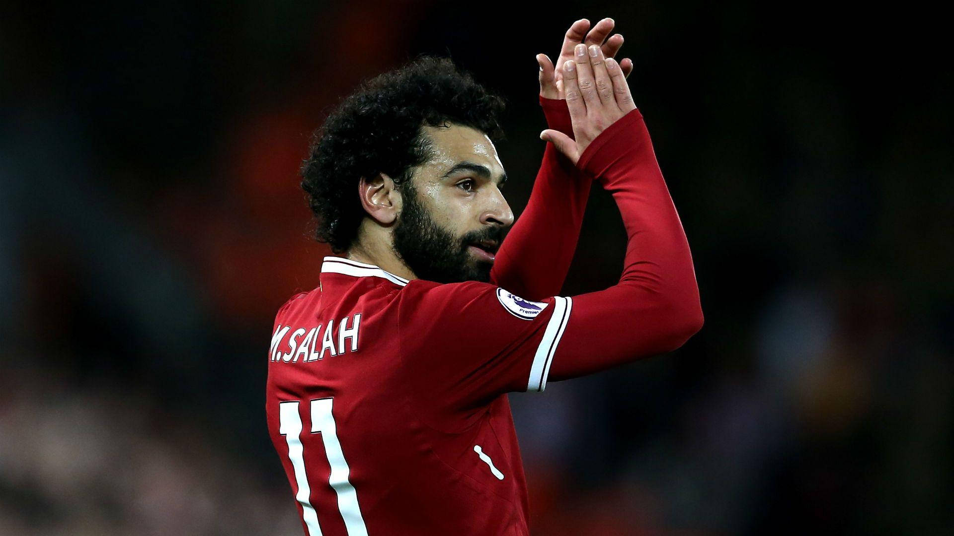 Mohamed Salah klapper op med Liverpool Fans Wallpaper