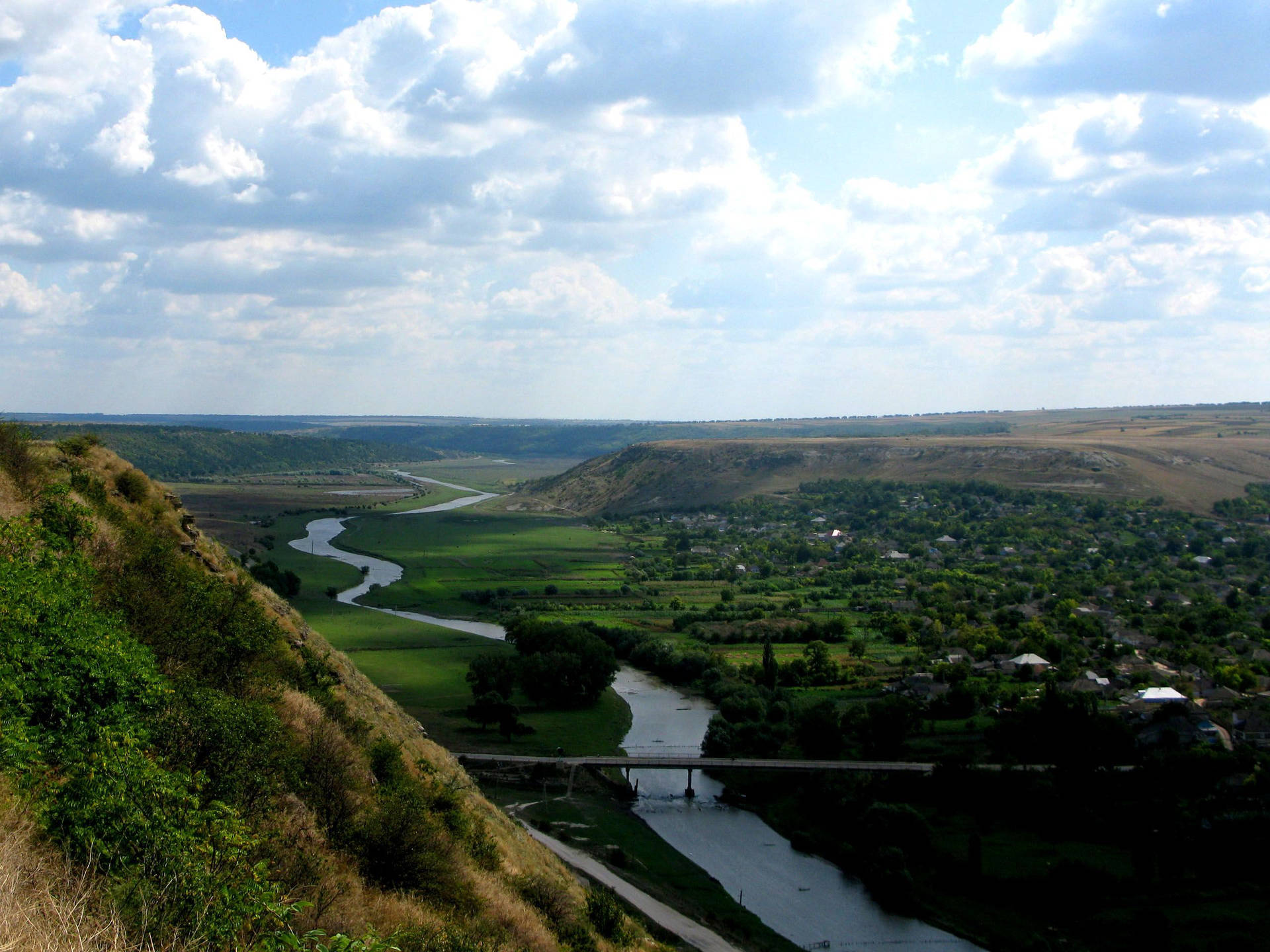 Ríodanubio En Moldavia. Fondo de pantalla