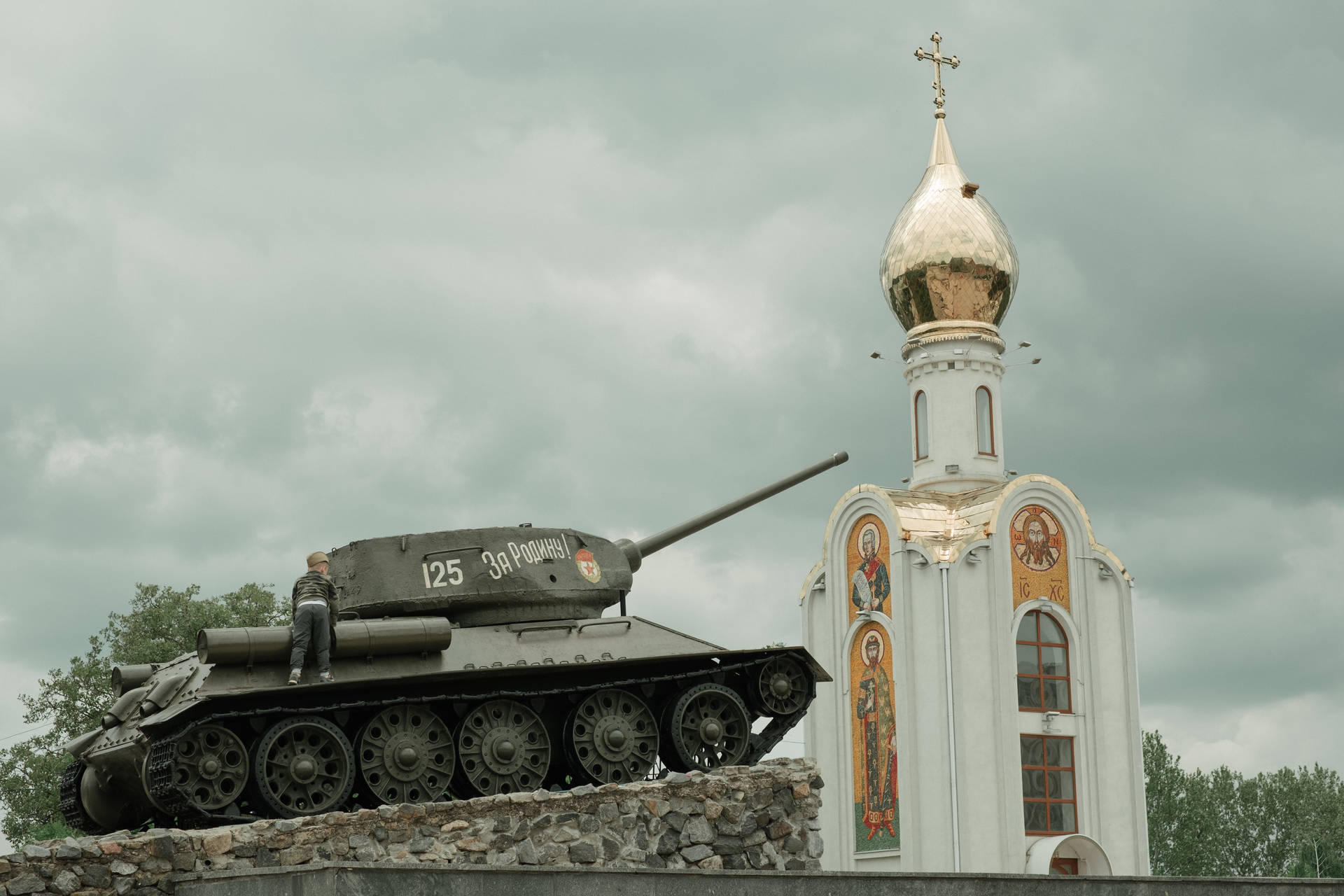 Moldova The Tank Monument