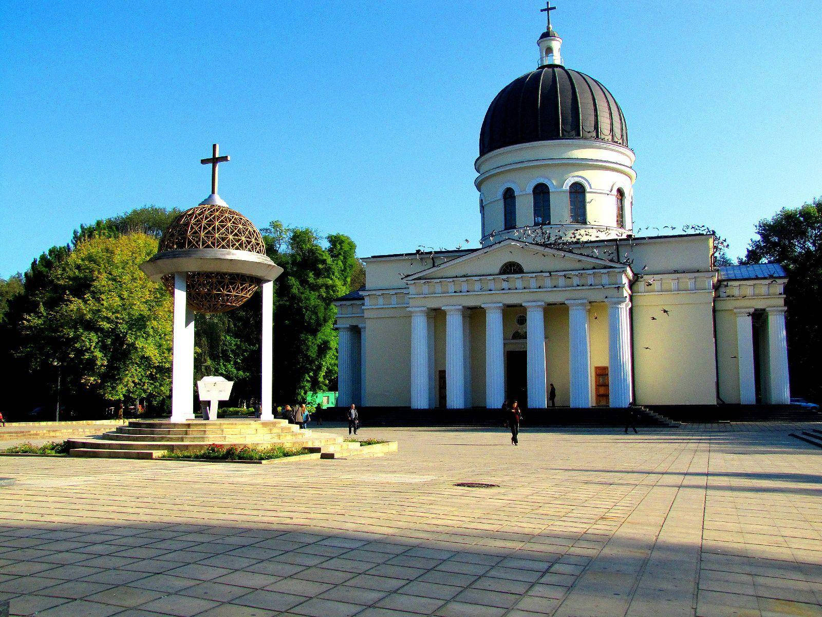 Moldovas Church Building Wallpaper