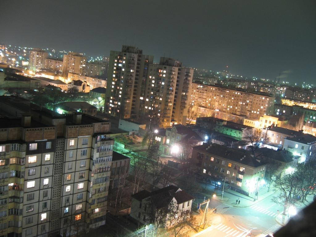 Moldovas City View Night Wallpaper