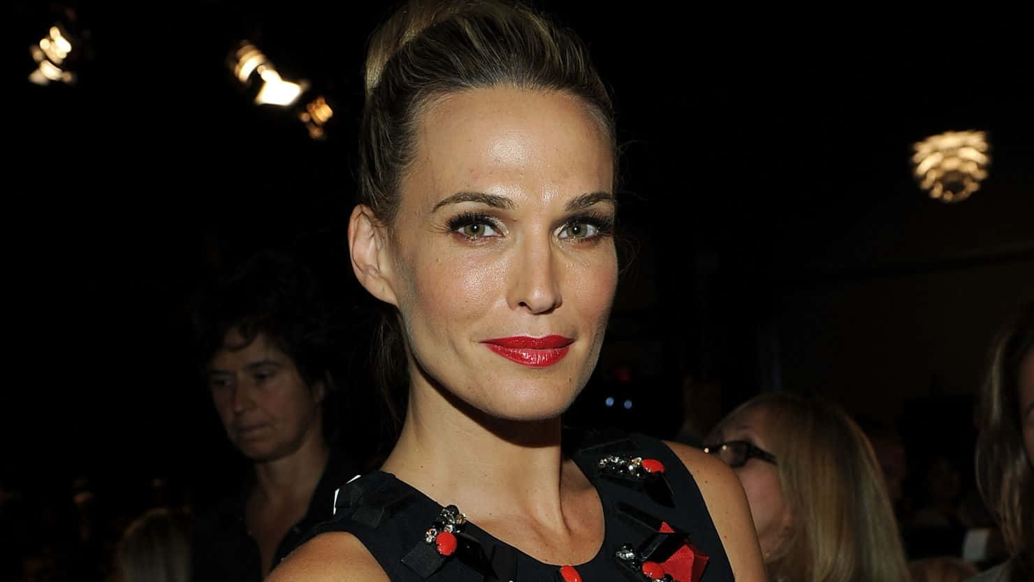 Molly Sims Rode Lippenstift Evenement Look Achtergrond