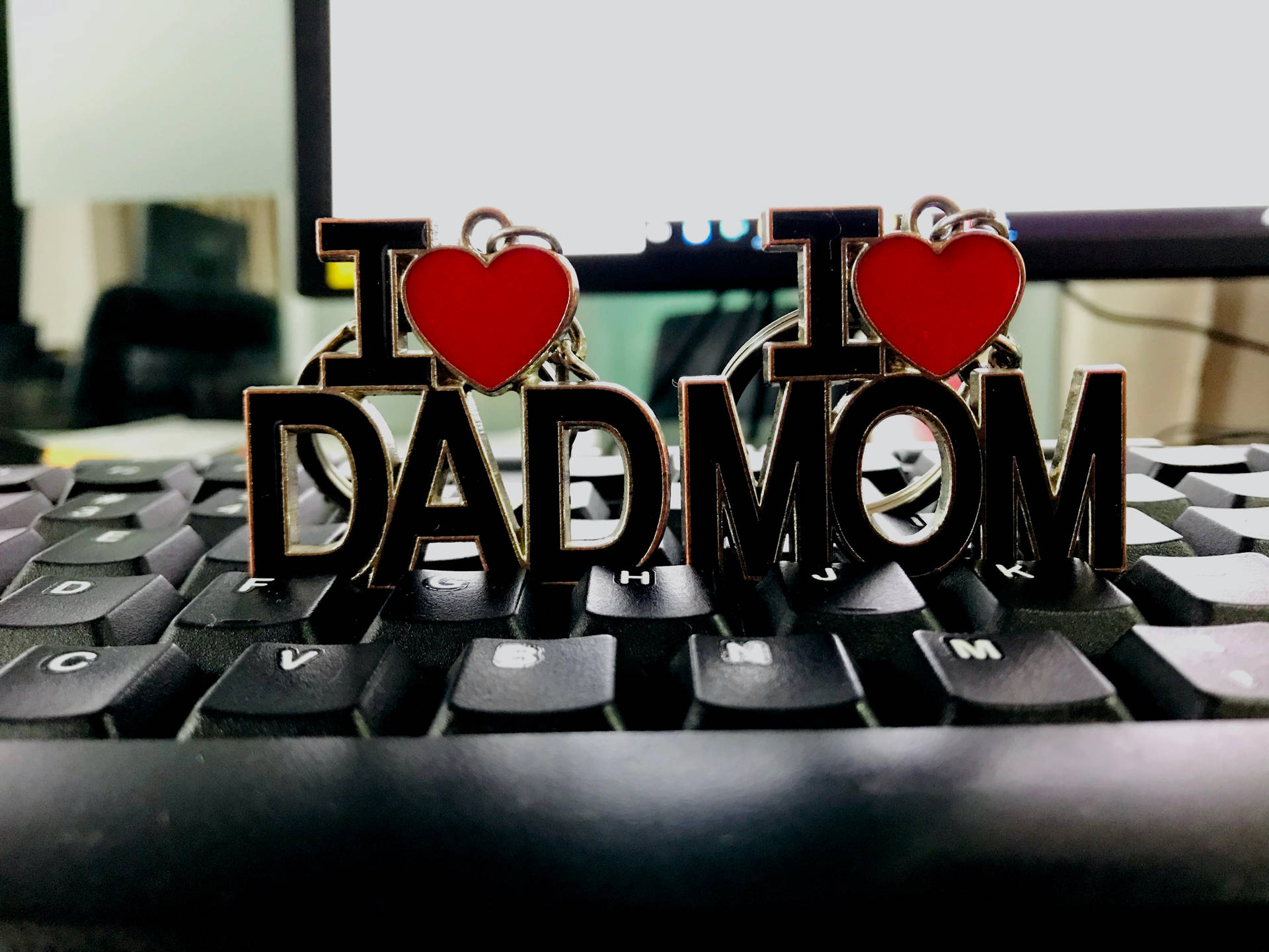 Mom And Dad Keychains Wallpaper