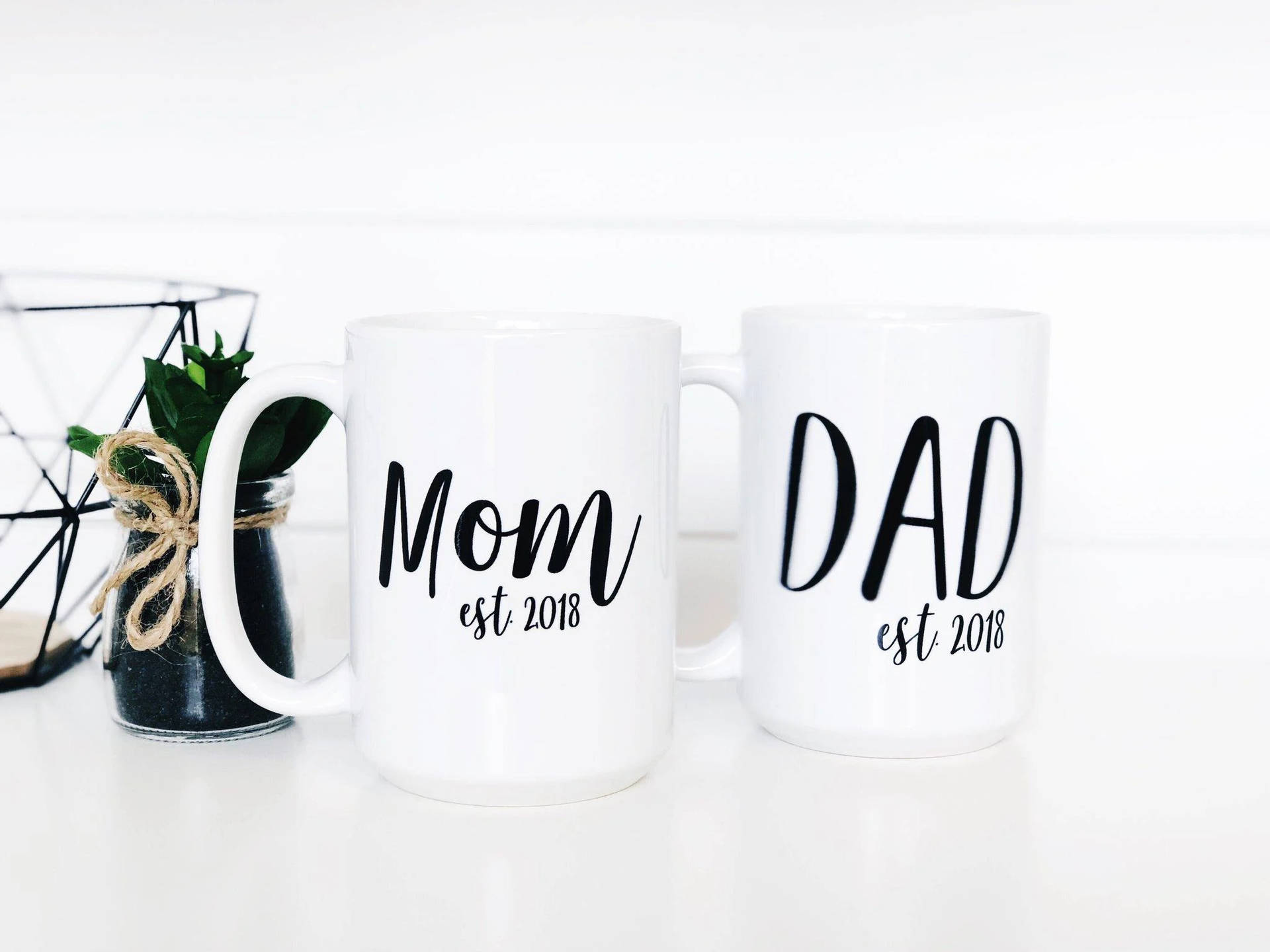 Download Mom And Dad Mugs Wallpaper 