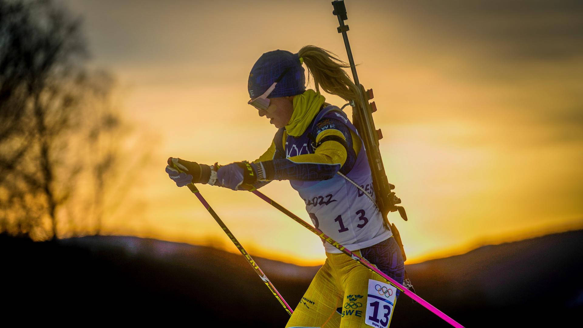 Mona Brorsson Solnedgang Olympisk Biathlon Scenen Wallpaper