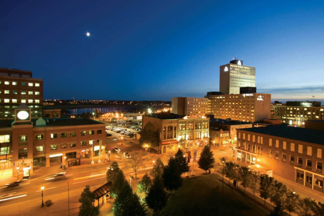 Paysage Urbain De Moncton Au Crépuscule Fond d'écran