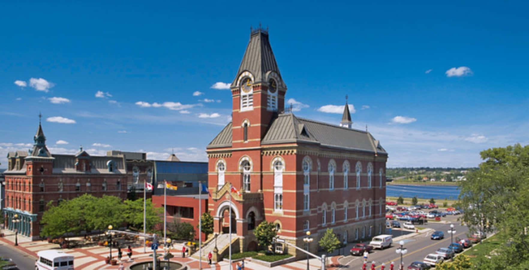 Hôtel De Ville Historique De Moncton Et Front De Mer Fond d'écran