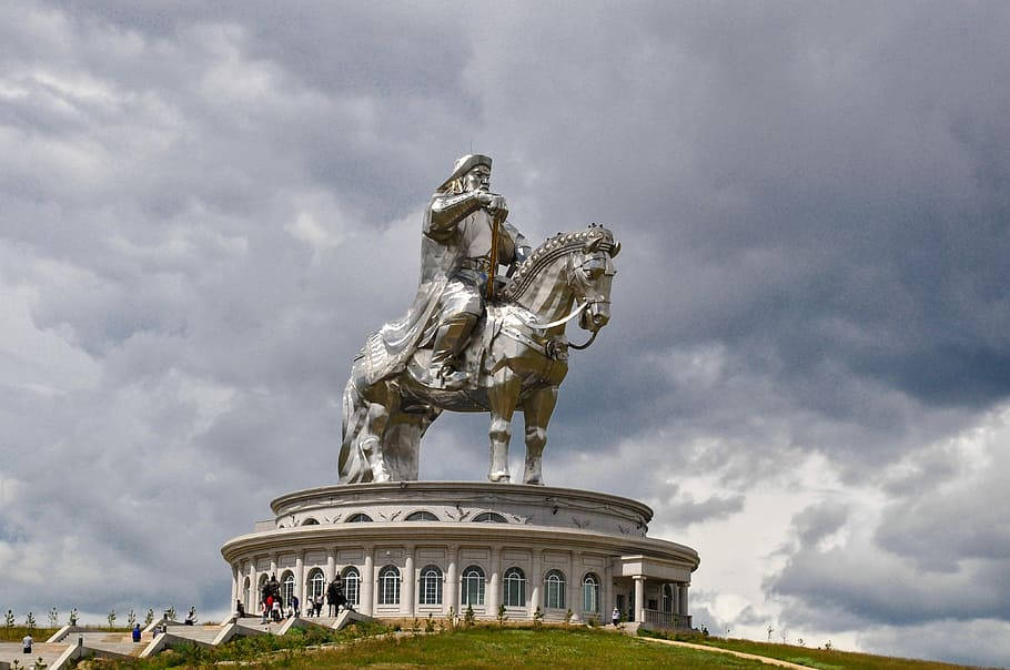 Estátuade Chinggis Khaan De Mongolia. Fondo de pantalla