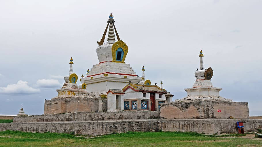 Erdenezuu Kloster In Der Mongolei Wallpaper