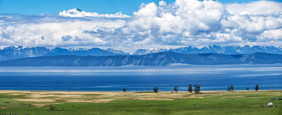 Mongoliet Khuvsgul Lake giver en fantastisk smuk udsigt. Wallpaper