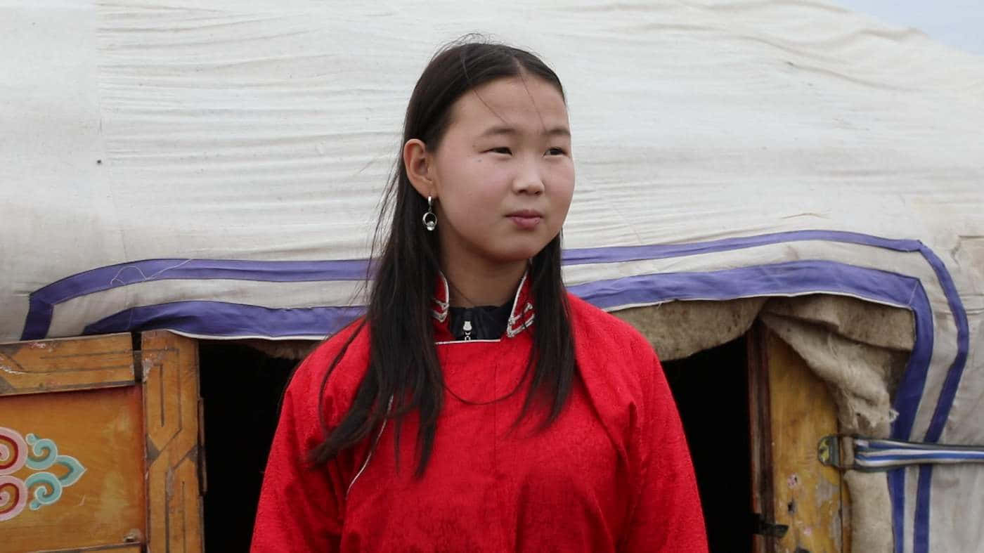 Bellezzaasiatica Mongola Con Abbigliamento Tradizionale