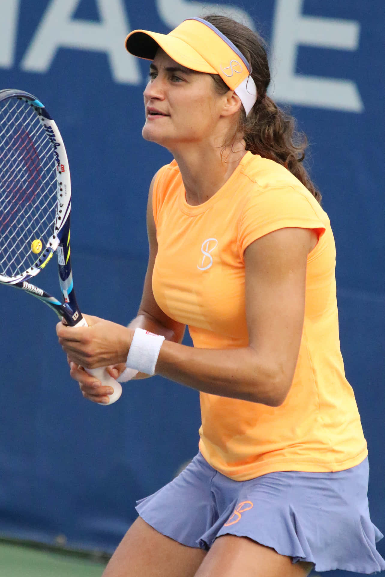 Monicaniculescu En Traje De Tenis Naranja. Fondo de pantalla