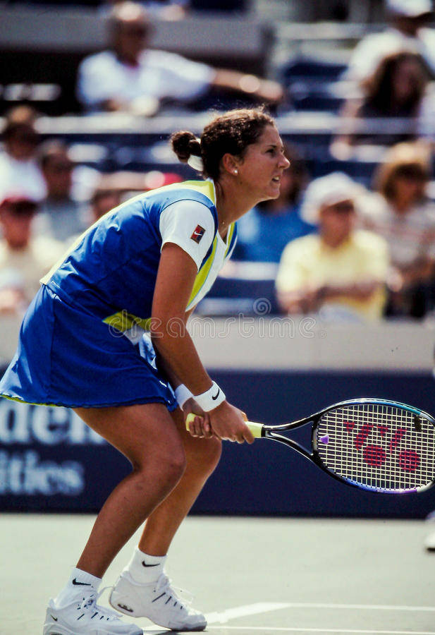 Monica Seles in intense tennis match. Wallpaper