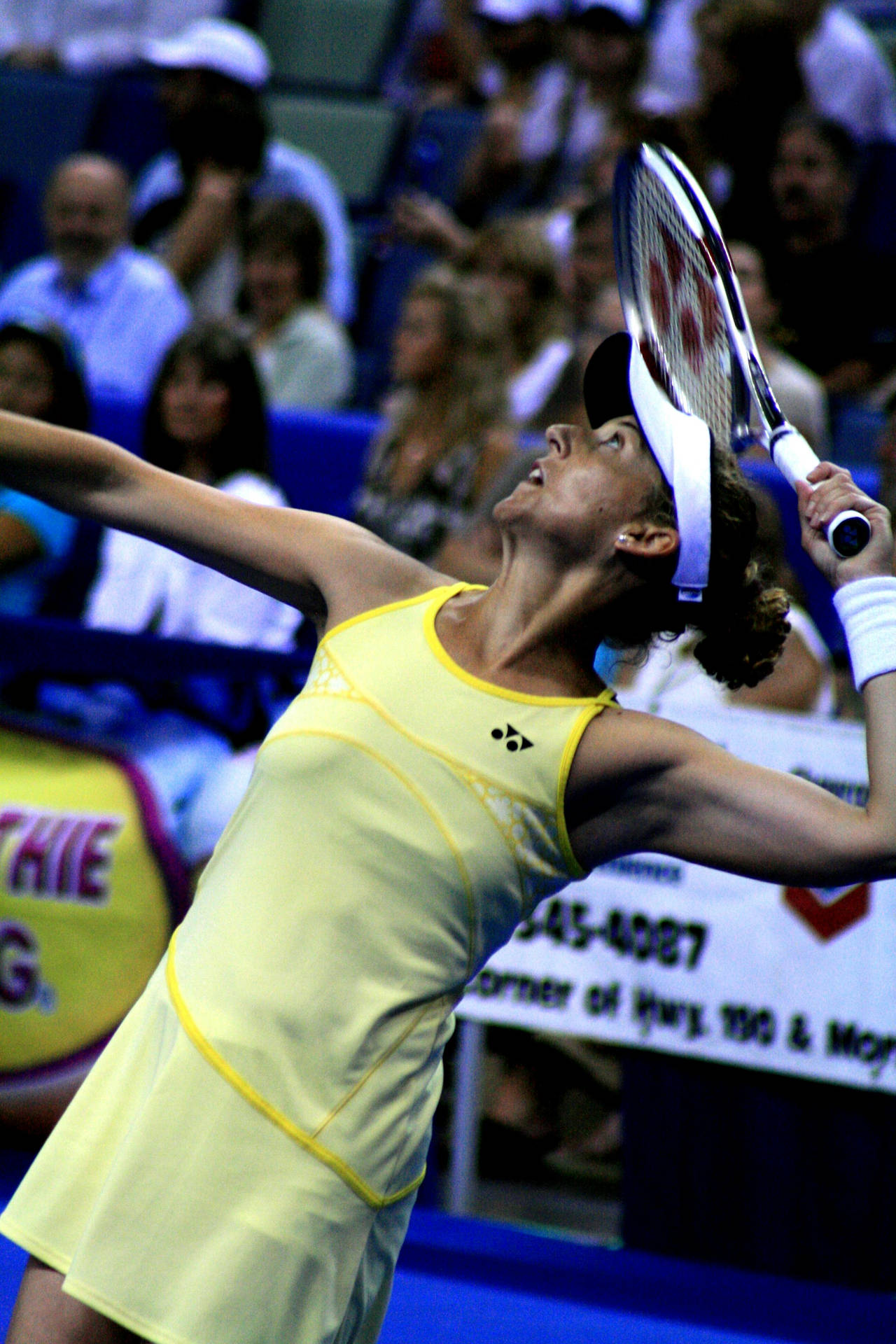 Tennis Icon - Monica Seles In Action Wallpaper