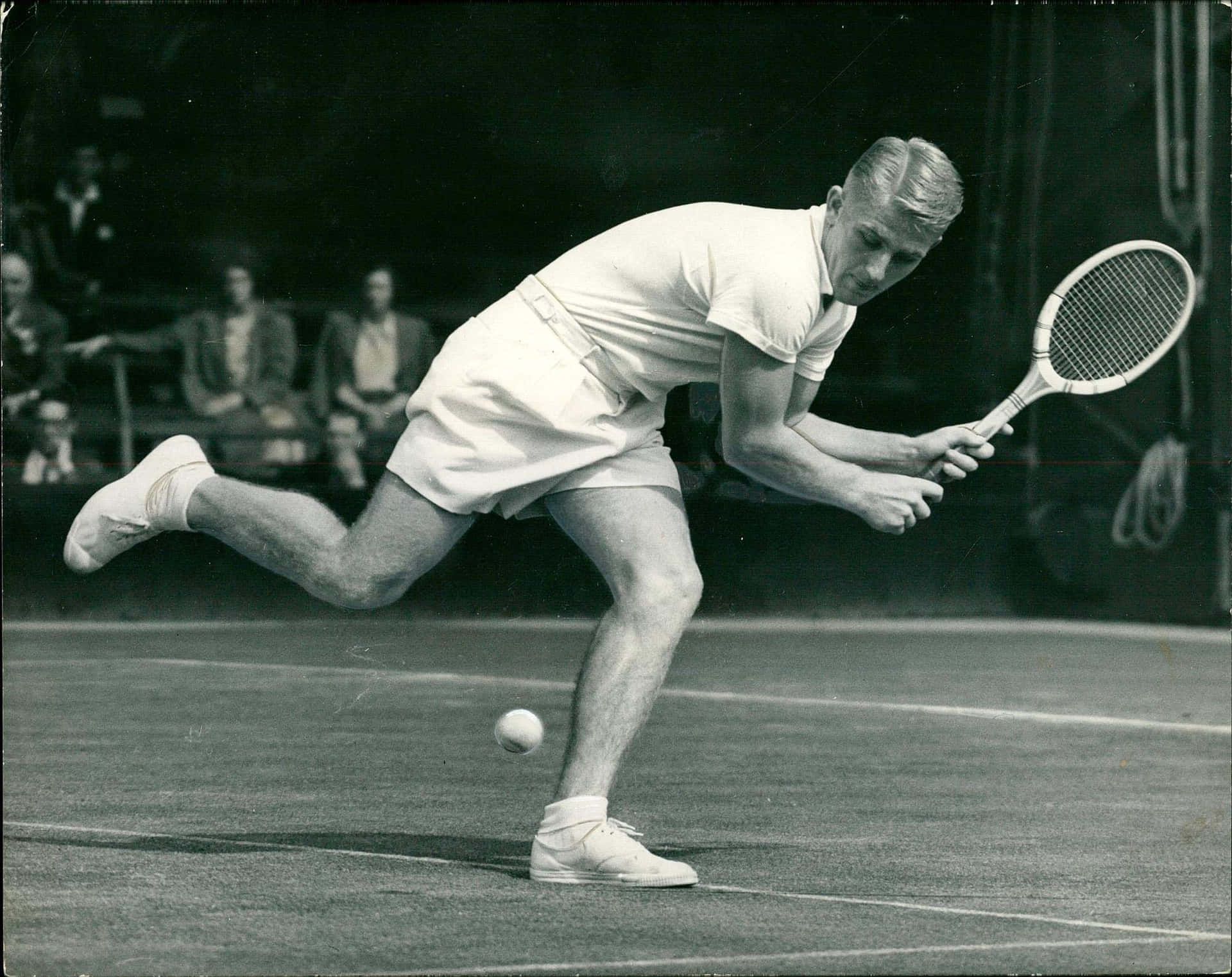 Giocatoredi Tennis Australiano Lew Hoad In Bianco E Nero. Sfondo