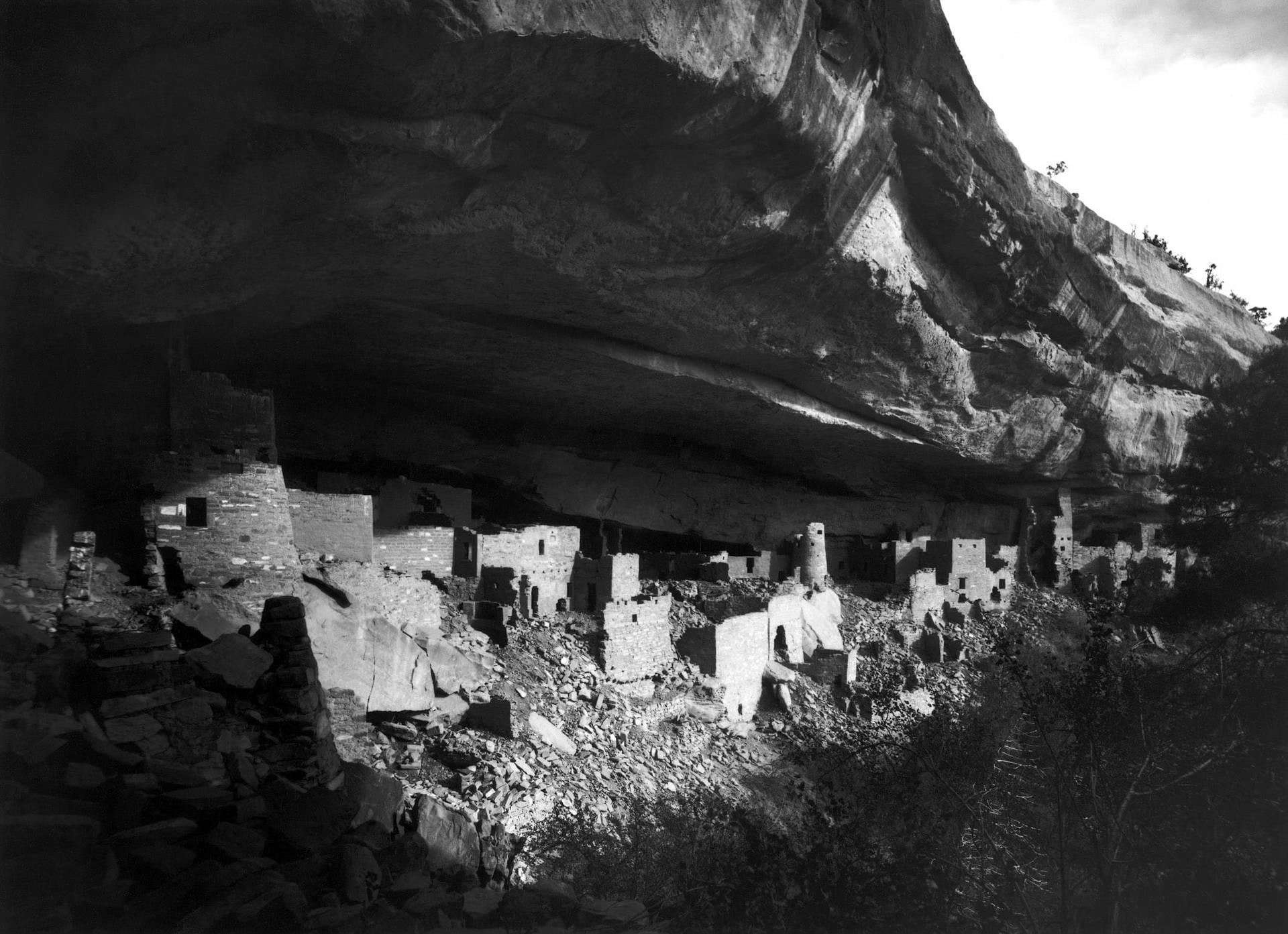 Captivating Monochrome View of Mesa Verde Wallpaper