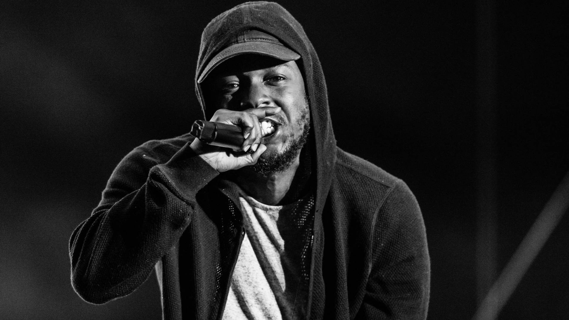 Monochrome Rapper Kendrick Lamar Background