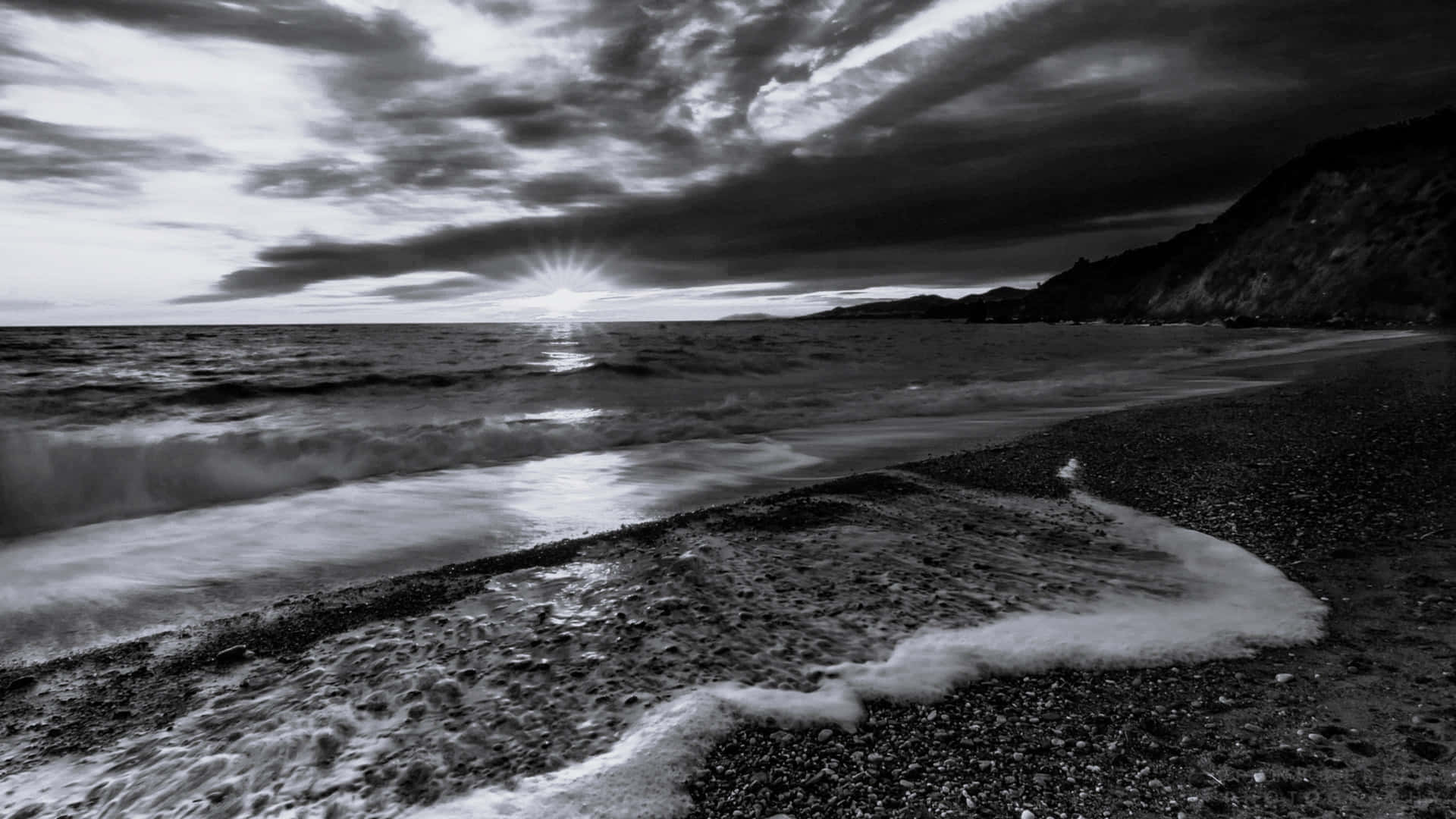 Monochrome Zonsondergang Bij Kiezels Strand Achtergrond