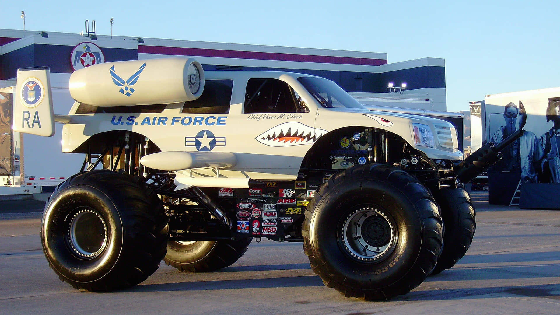 Fondode Pantalla De La Fuerza Aérea De Los Estados Unidos A-10 Monster Truck Fondo de pantalla