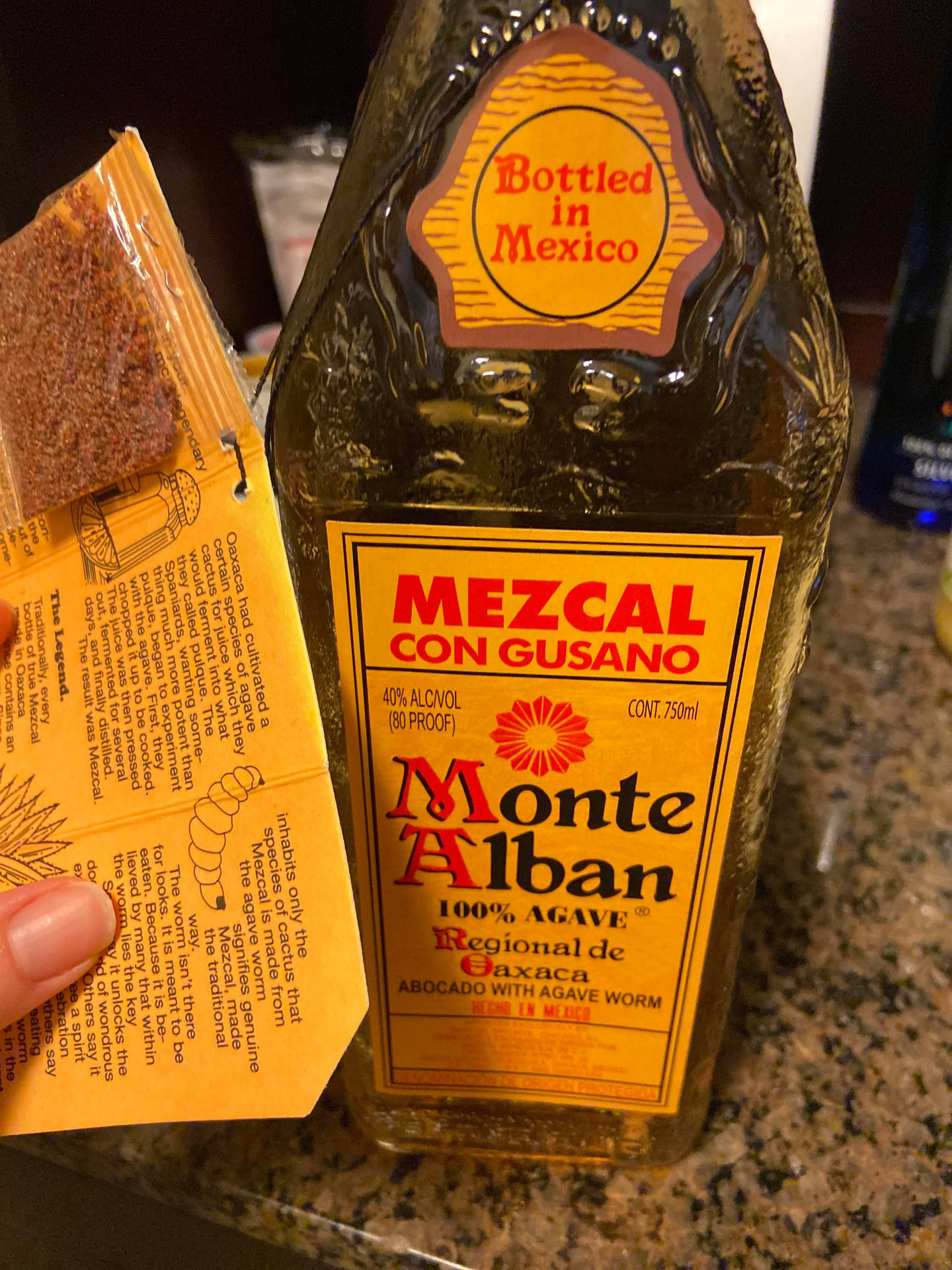 Montealbán Mezcal Con Gusano Tequila. Fondo de pantalla