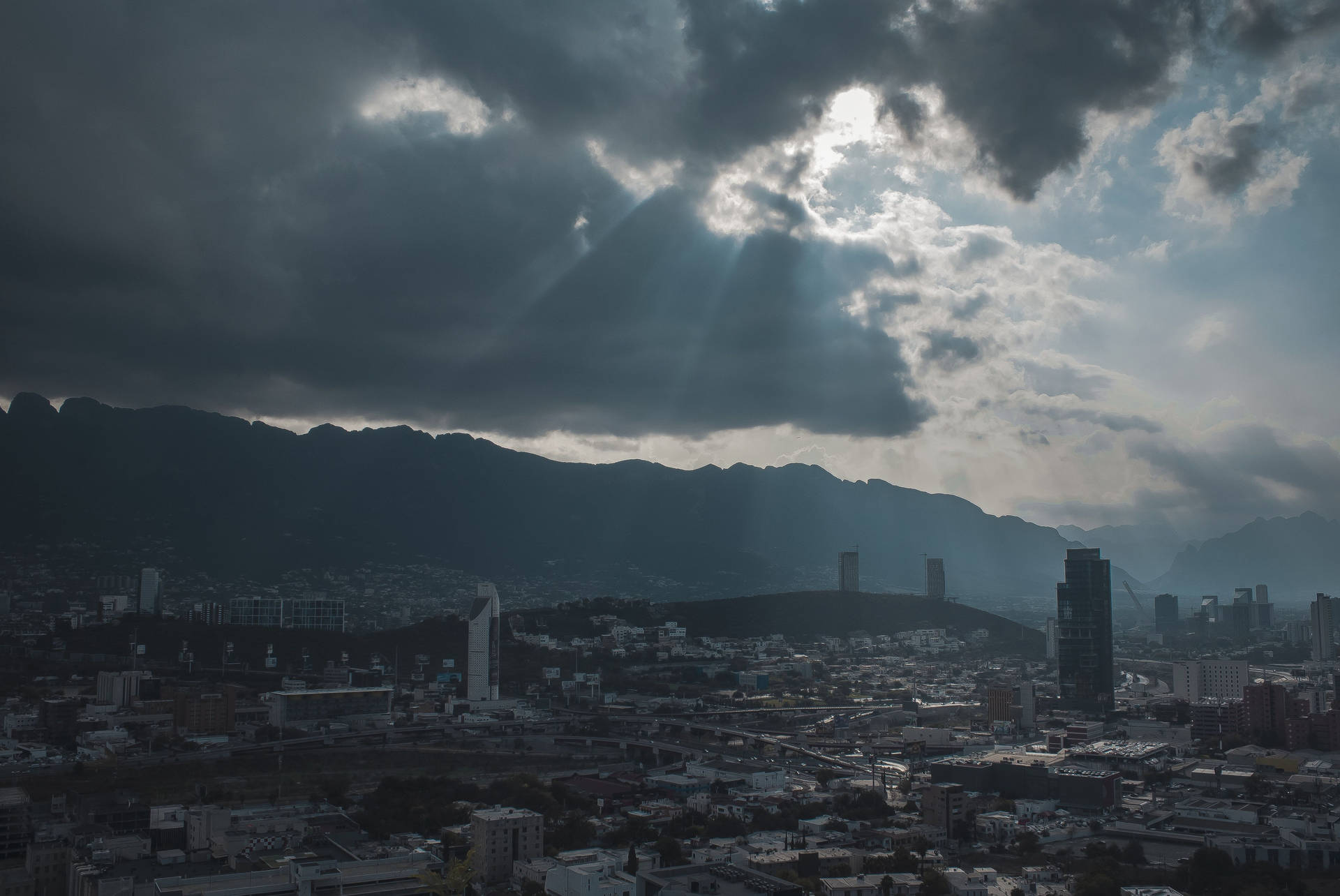 Città Di Monterrey Con Il Cielo Nuvoloso Sfondo