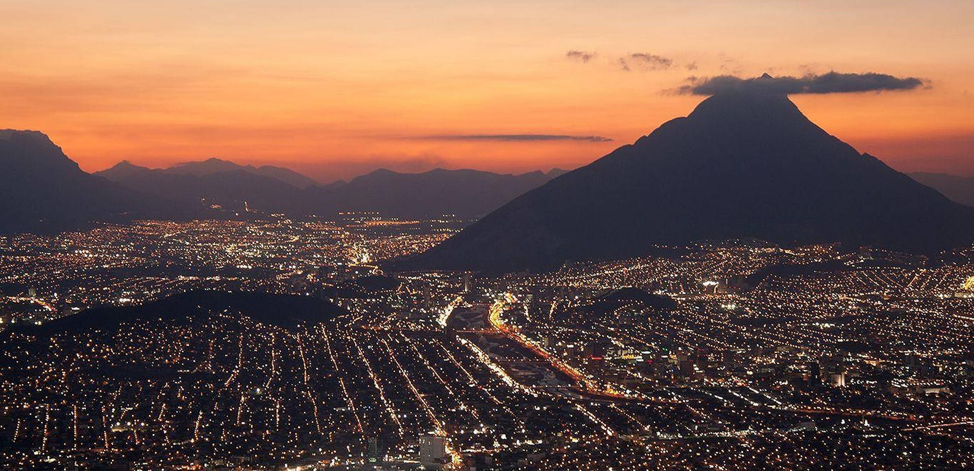 Monterreymit Sonnenuntergang Wallpaper