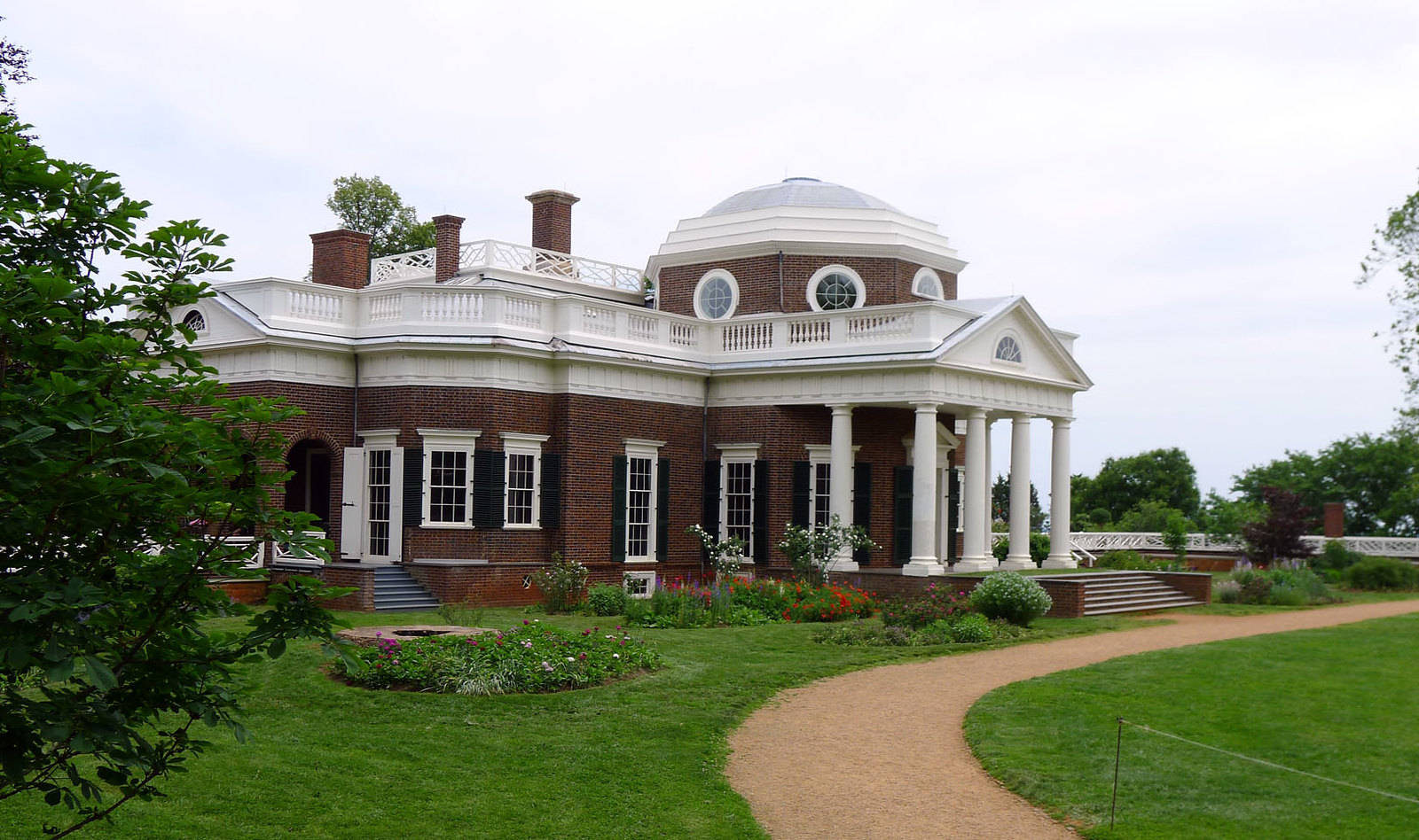 Monticello And Manicured Lawn Wallpaper