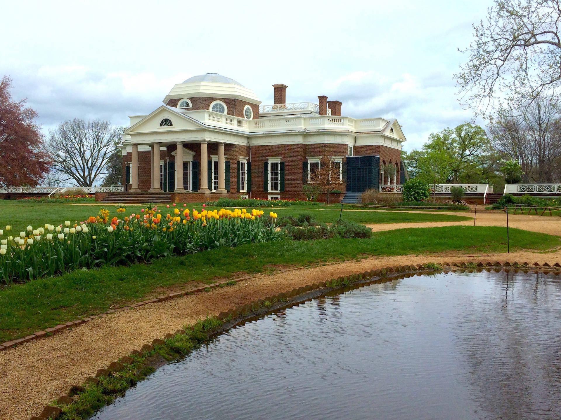 Monticello And Pond Wallpaper