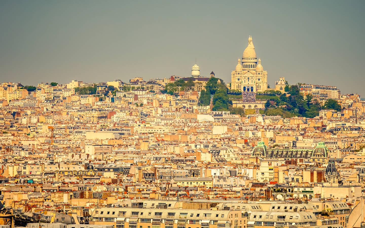Montmartre With Sacre Coeur View Wallpaper