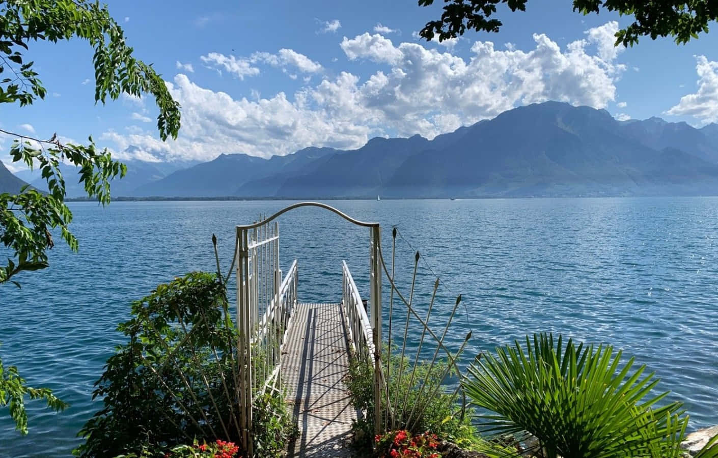 Montreux Lake Geneva Pier View Wallpaper