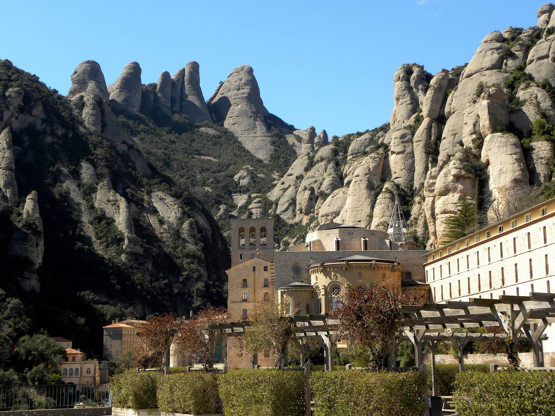 Montserrat Clear Mountains Wallpaper