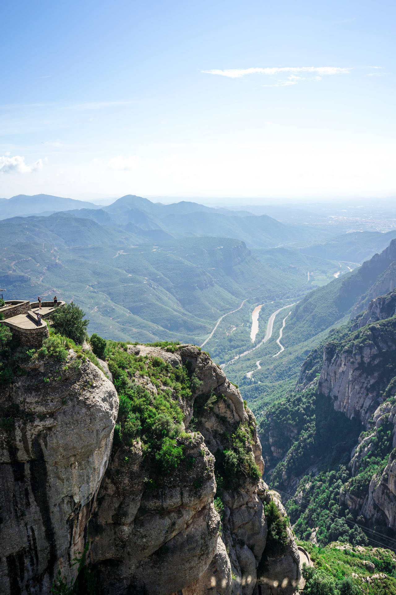 Montserrat bjergbestigning inspirerende baggrund Wallpaper