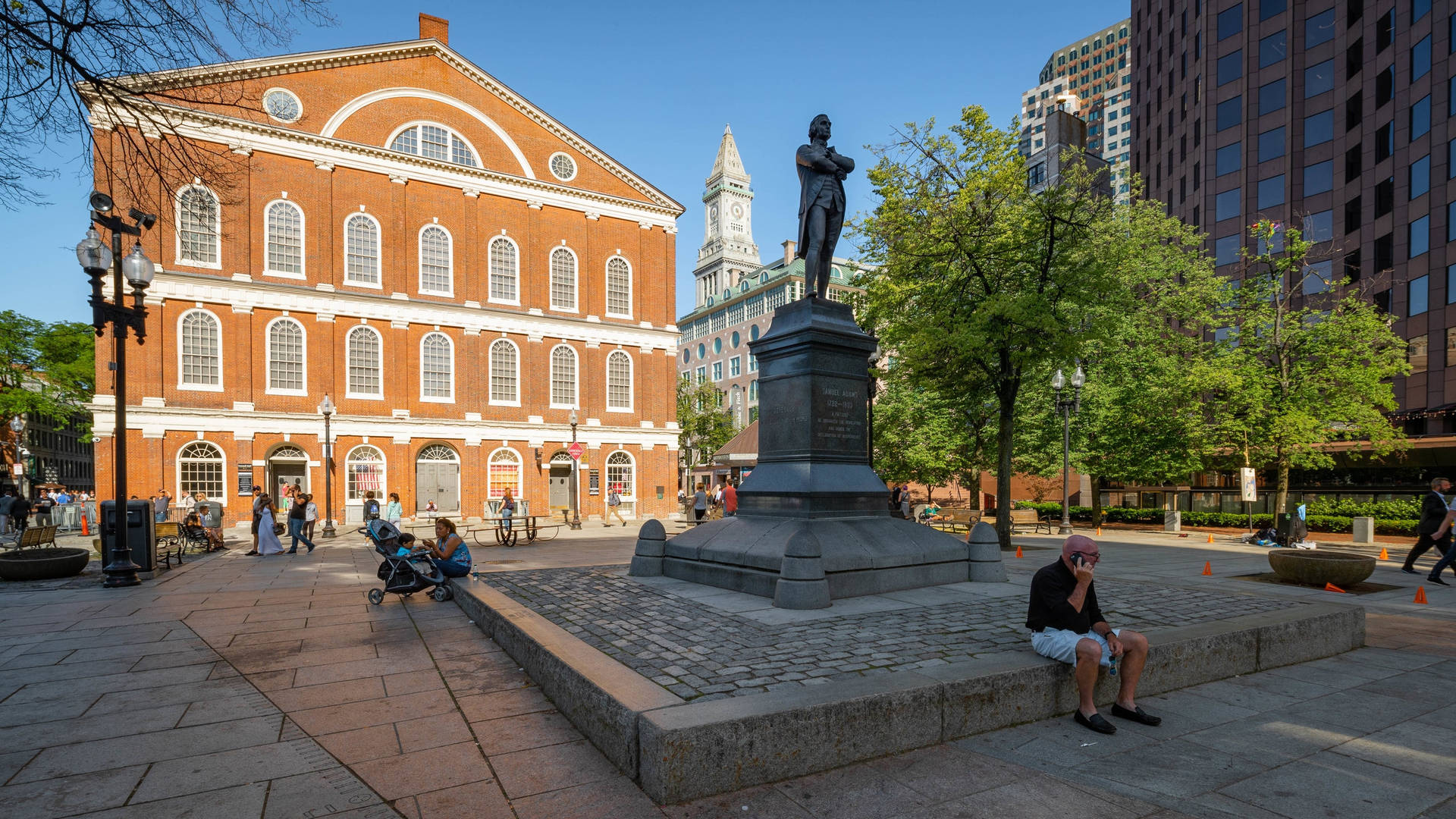 Monument In Front Faneuil Hall Background
