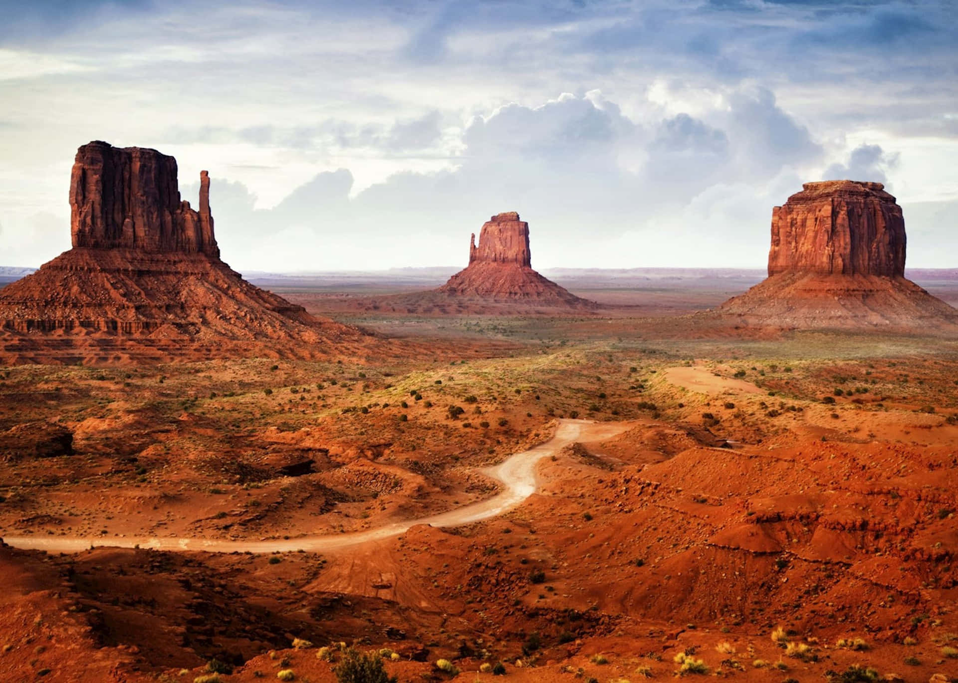 Majestic View of Monument Valley Navajo Tribal Park Wallpaper