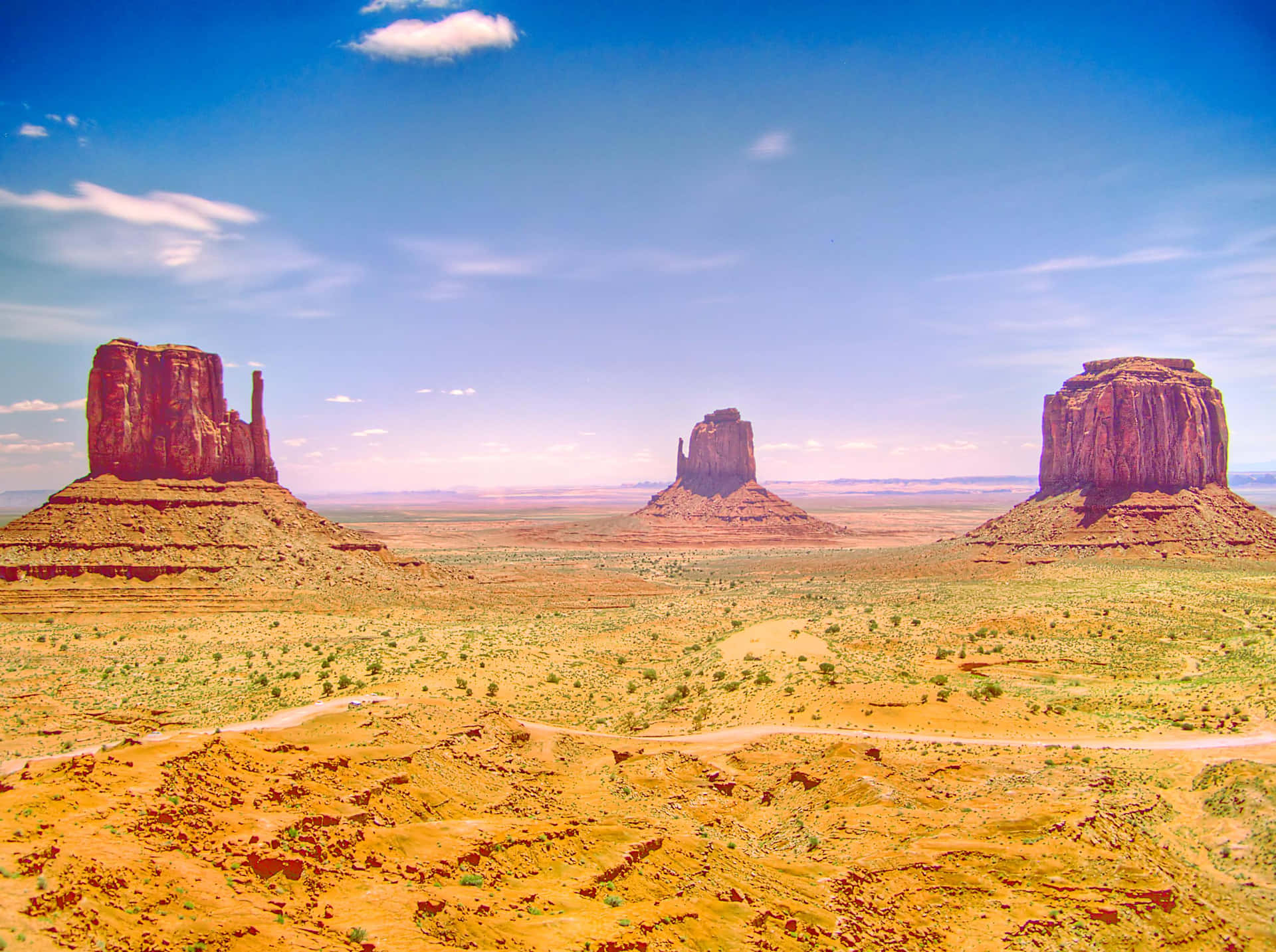 Parquetribal Navajo Monument Valley A Medio Día. Fondo de pantalla
