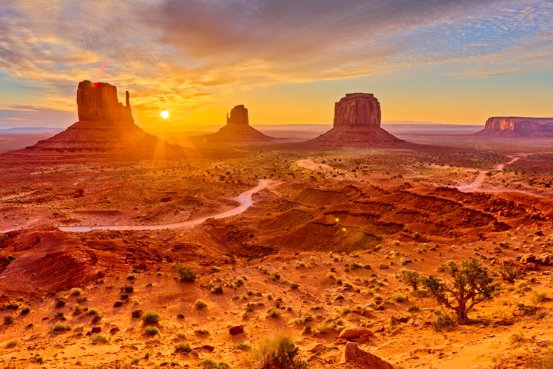 Parquetribal Navajo De Monument Valley Ao Nascer Do Sol. Papel de Parede