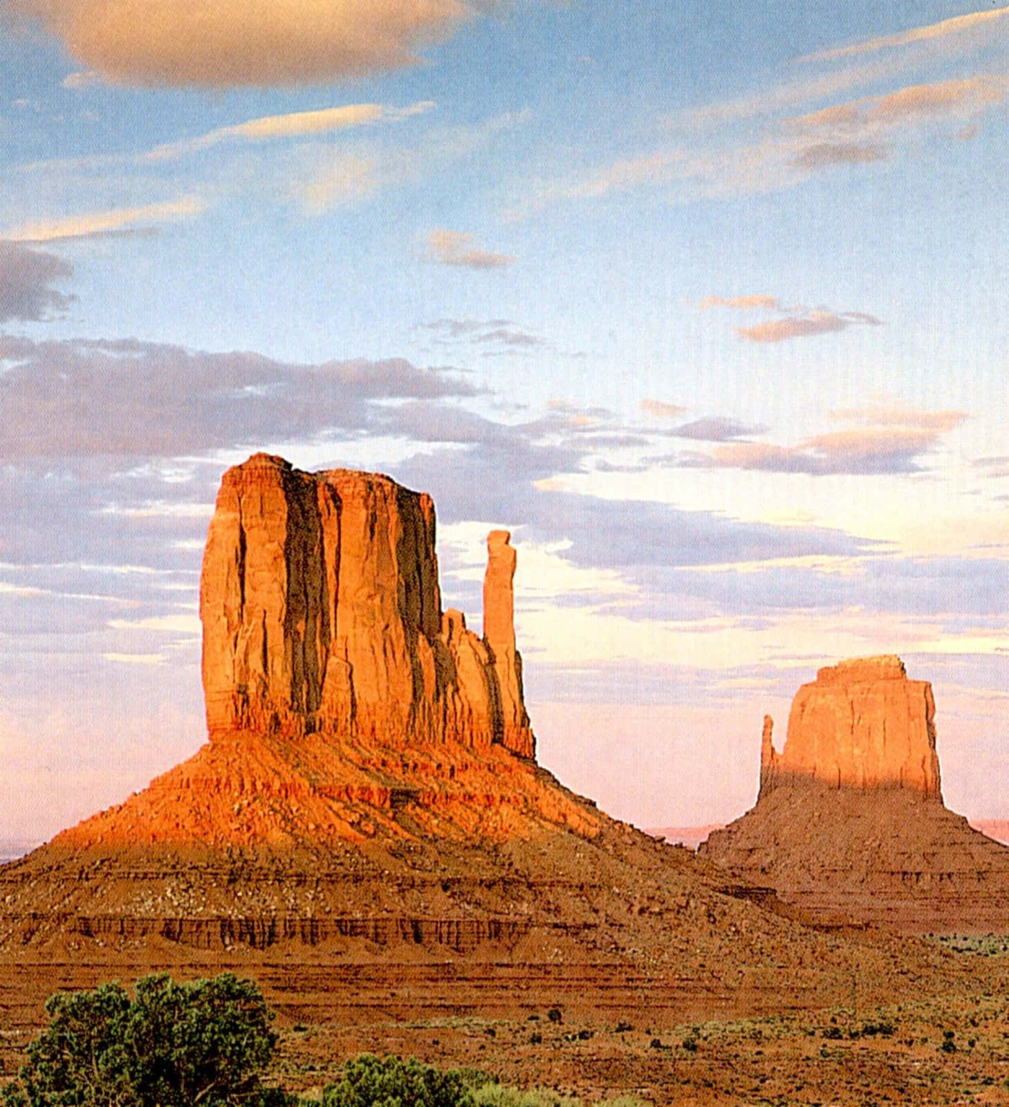 Monumentvalley Navajo Tribal Park - Der Blick Auf Die Mittens Wallpaper