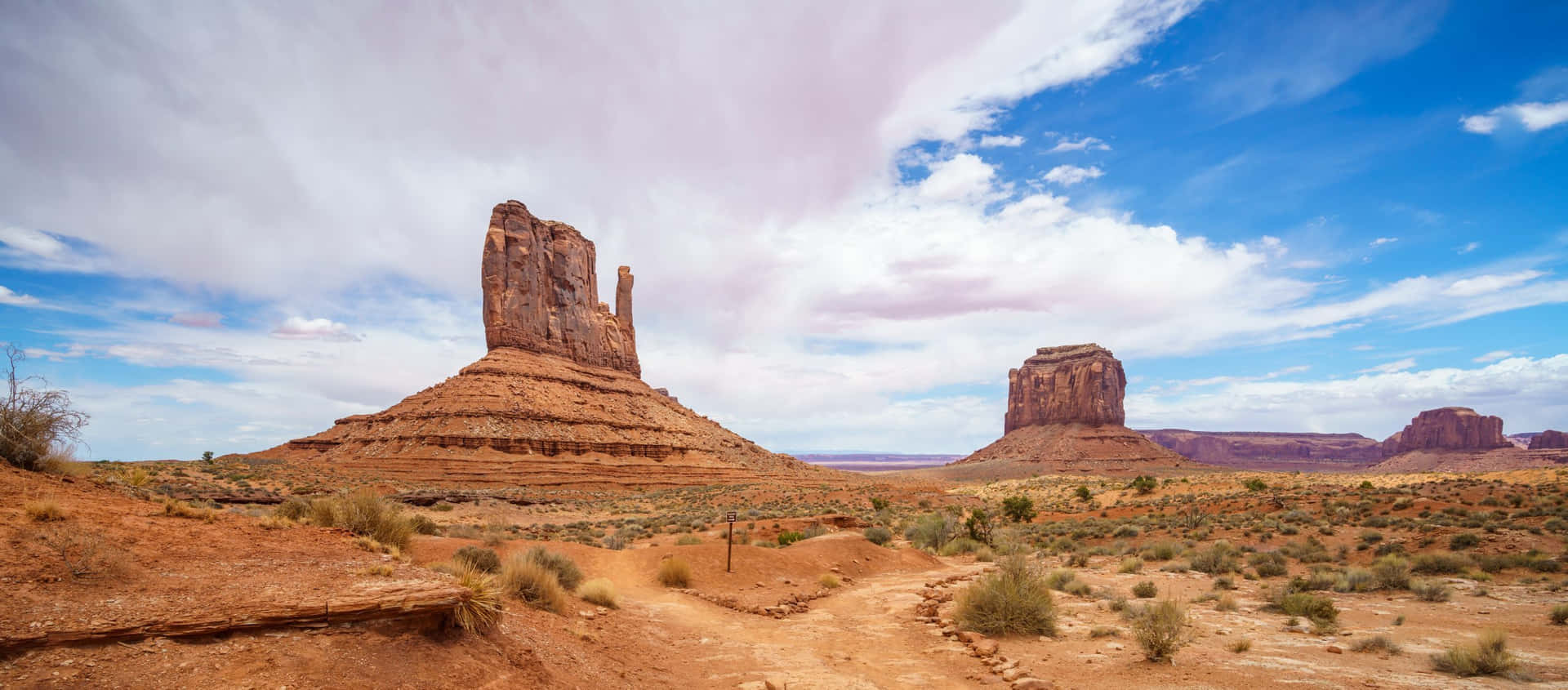 Splendidavista Del Monument Valley Navajo Tribal Park Dal Wildcat Trail Sfondo