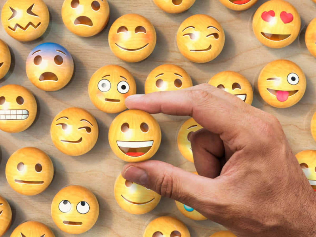 Einehand Hält Eine Menge Emojis.
