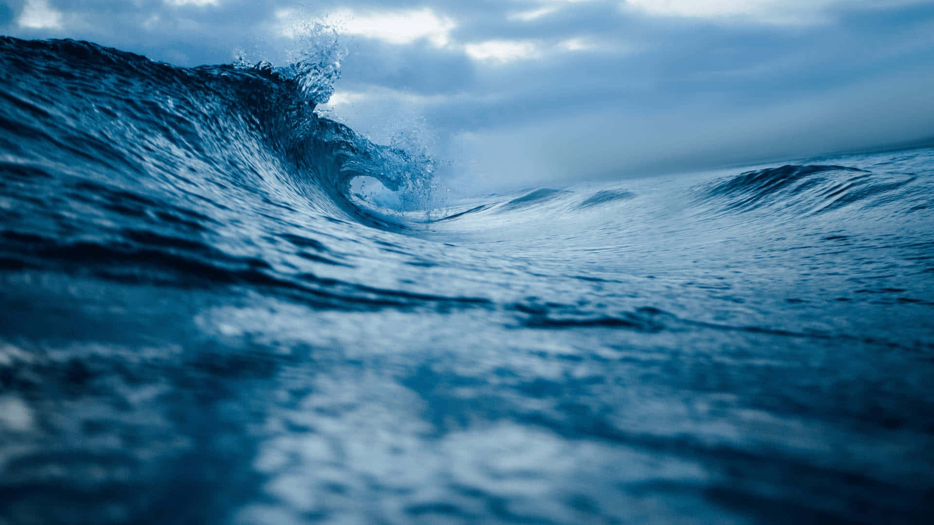 Moody_ Blue_ Ocean_ Waves Wallpaper