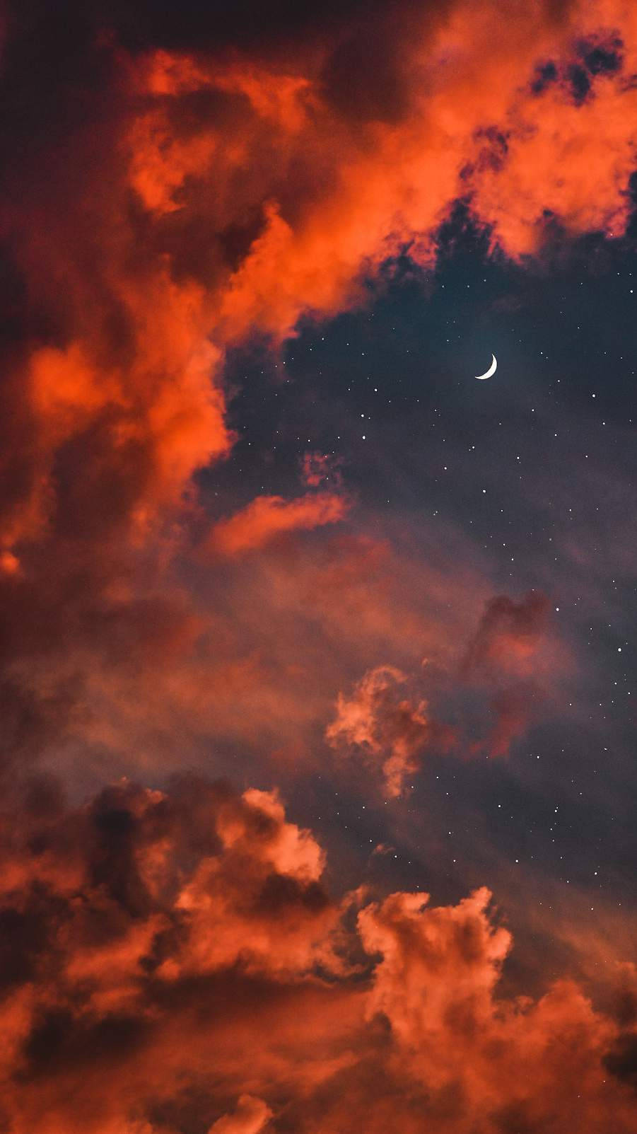 Estéticade La Luna Con Nubes Sangrientas. Fondo de pantalla