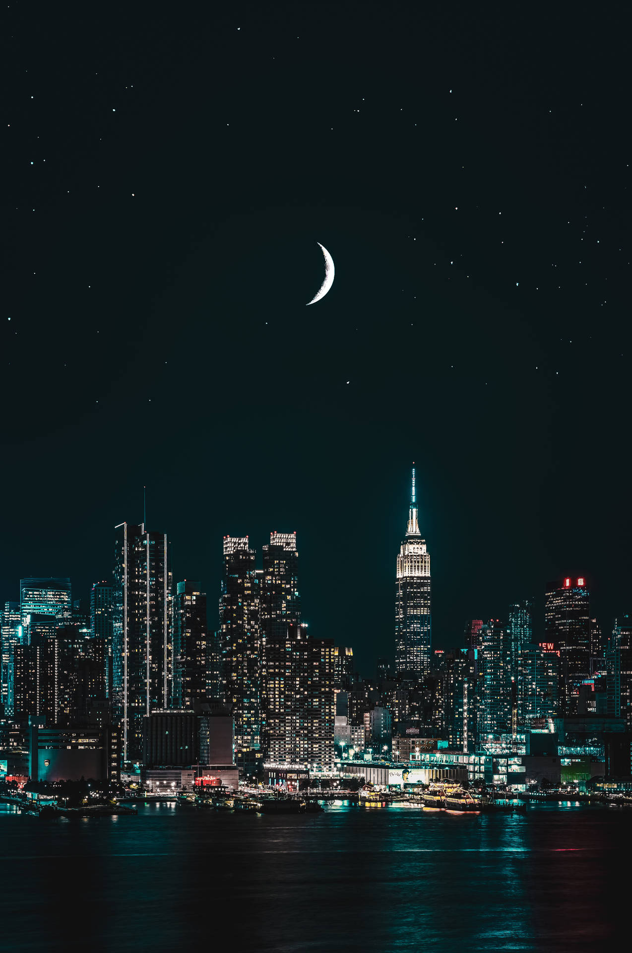 Wallpapermånen Och New York Natten Iphone-bakgrundsbild. Wallpaper