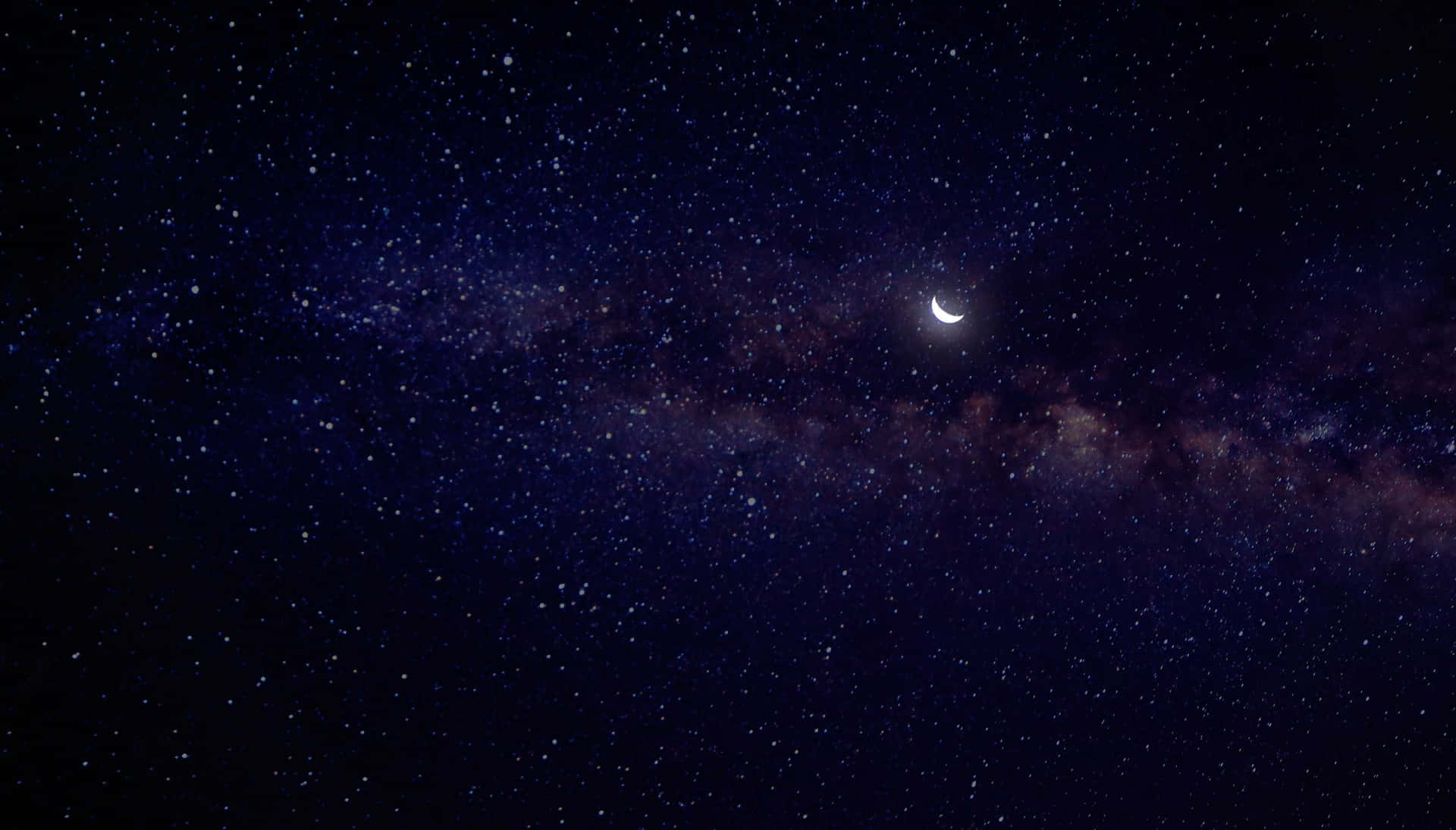 Drömliknatthimmel Med Stjärnor Och Månen Sedd Från En Strand Wallpaper