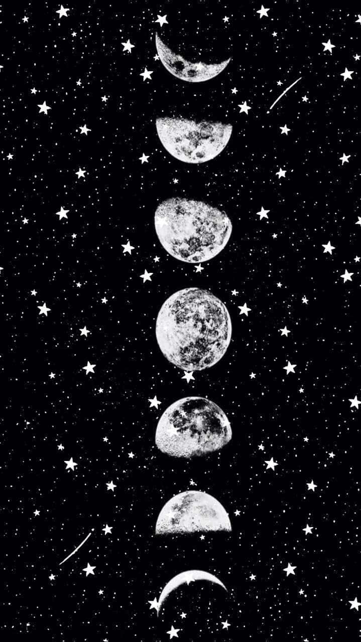 Et fantastisk nattehimlen fyldt med gnistrende stjerner og den skinnede måne. Wallpaper